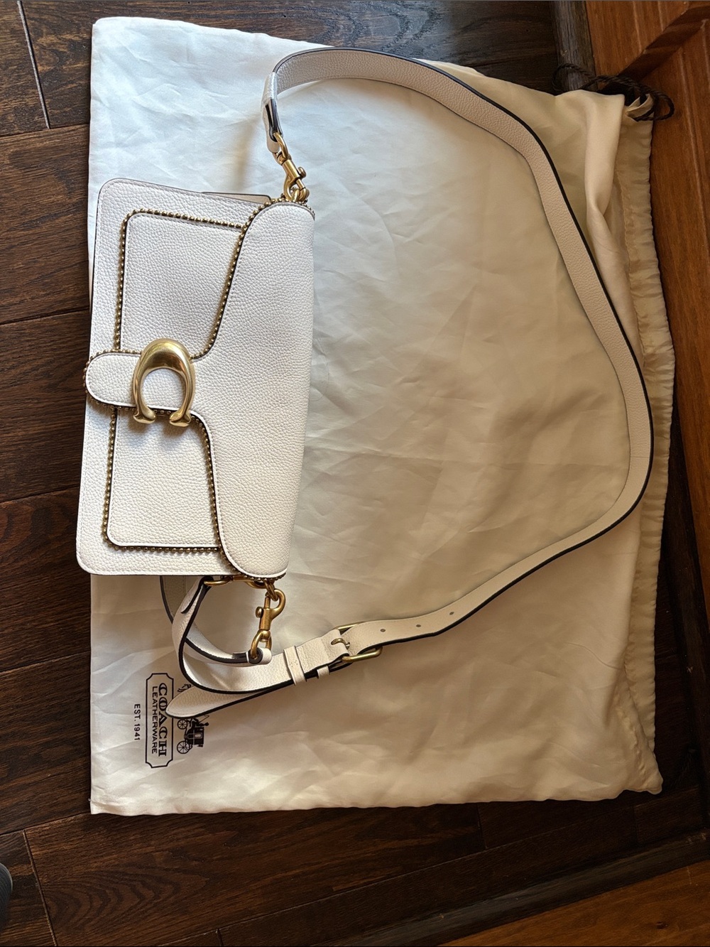 Coach Cream Leather Shoulder Bag with Gold Hardware and Chain Accent